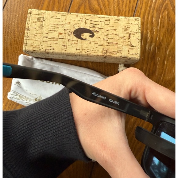Costa Polarized Sunglasses - Picture 3 of 4